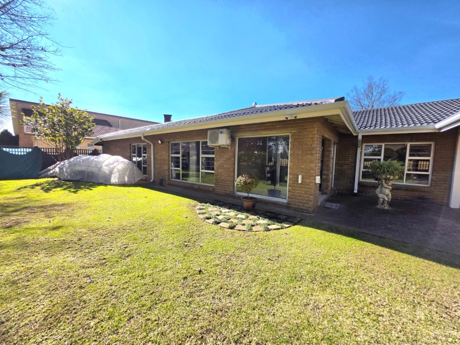 5 Bedroom Property for Sale in La Provance Free State